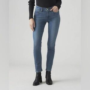Levi’s | 29 | Classic Blue Women's Jeans